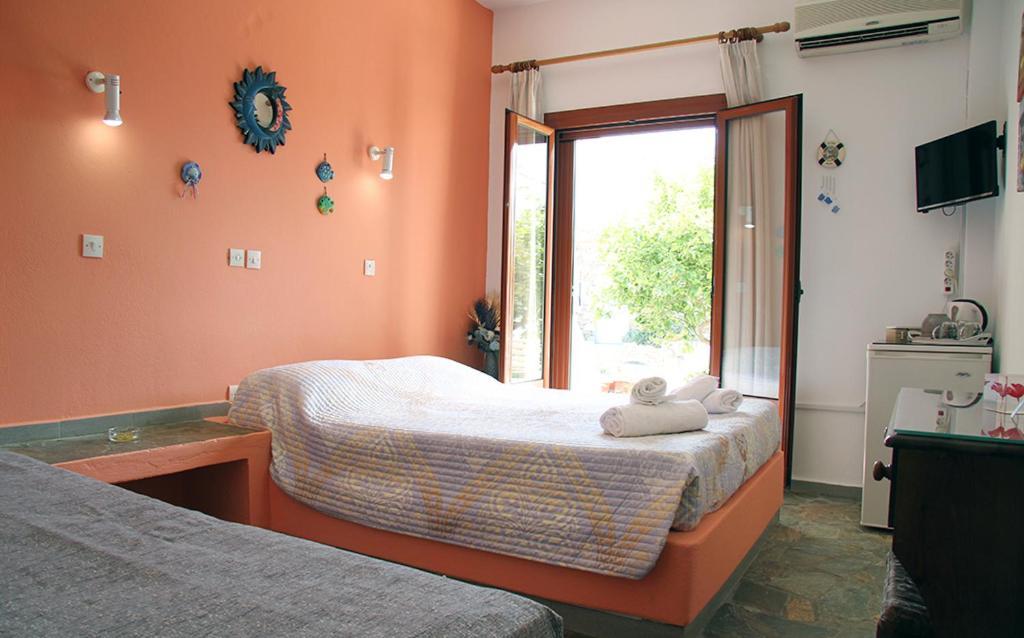 Helios Serifos Livadi  Luaran gambar